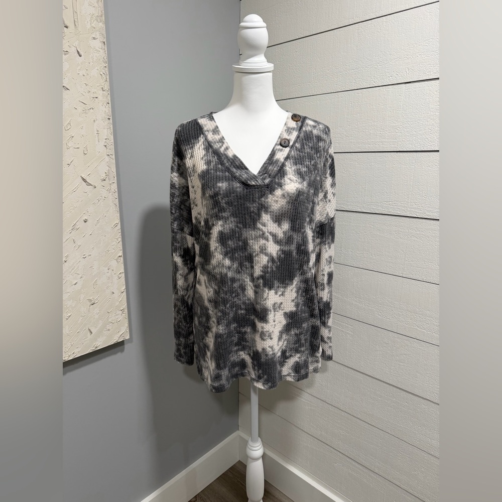 Staccato Textured Knit Top in Gray and Black
